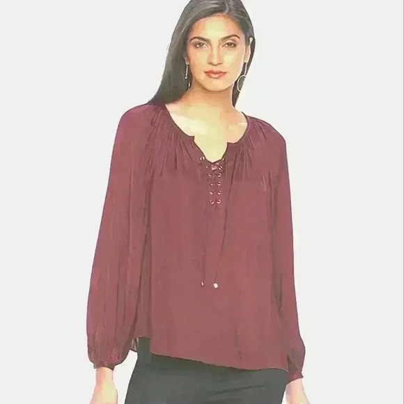 Jennifer Lopez Tops - JENNIFER LOPEZ MAGENTA TOP SIZE MEDIUM LACE FRONT